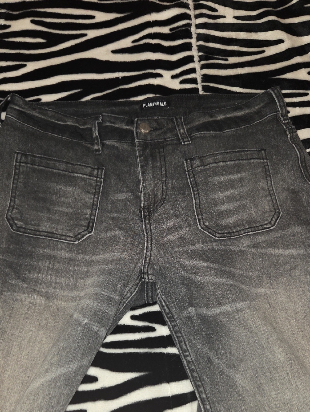 Flamingals Jeans - Picture 4 of 5